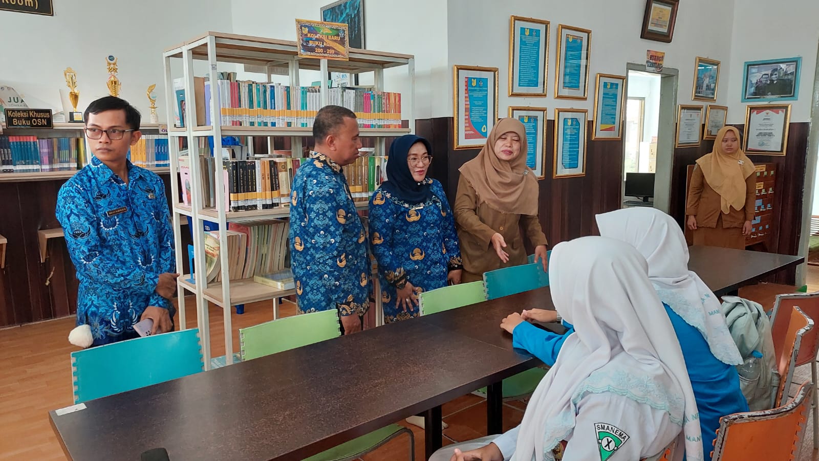 AGRO PERPUSTAKAAN SMAN 1 MANYAR GRESIK PETIK PANEN